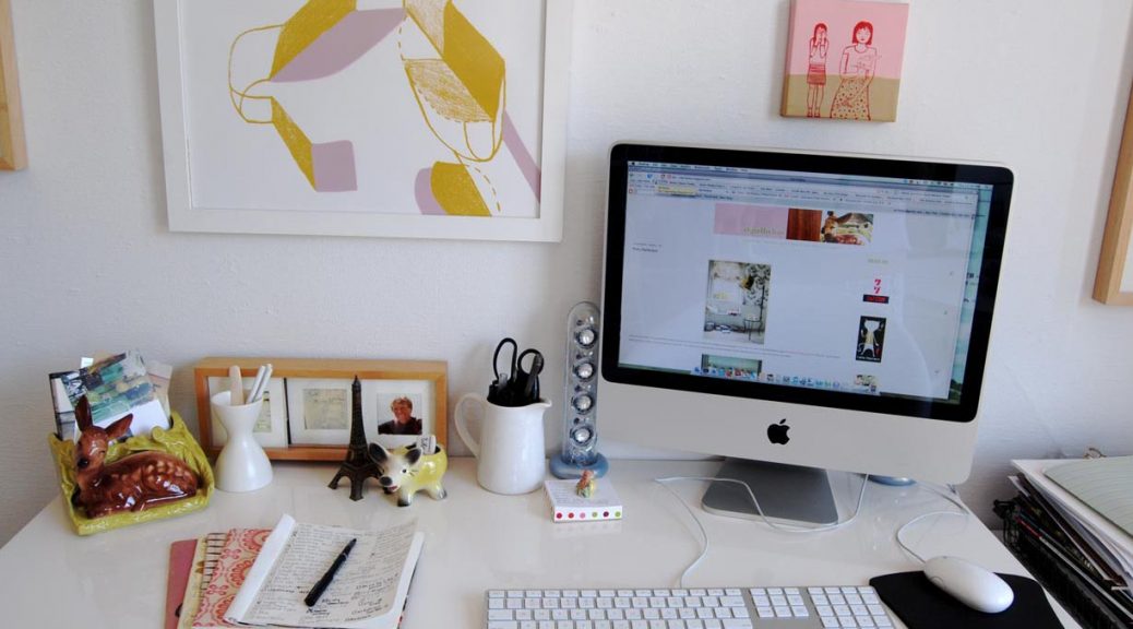 "Ini Dia Tips Menghias Meja Kantor Minimalis Agar Menarik"